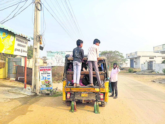 బడి వేళకు బస్సు రాదాయే..3