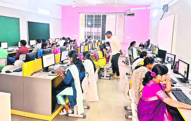 పీఎంశ్రీ ఉన్నత పాఠశాలల టీచర్లకు శిక్షణ షురూ2