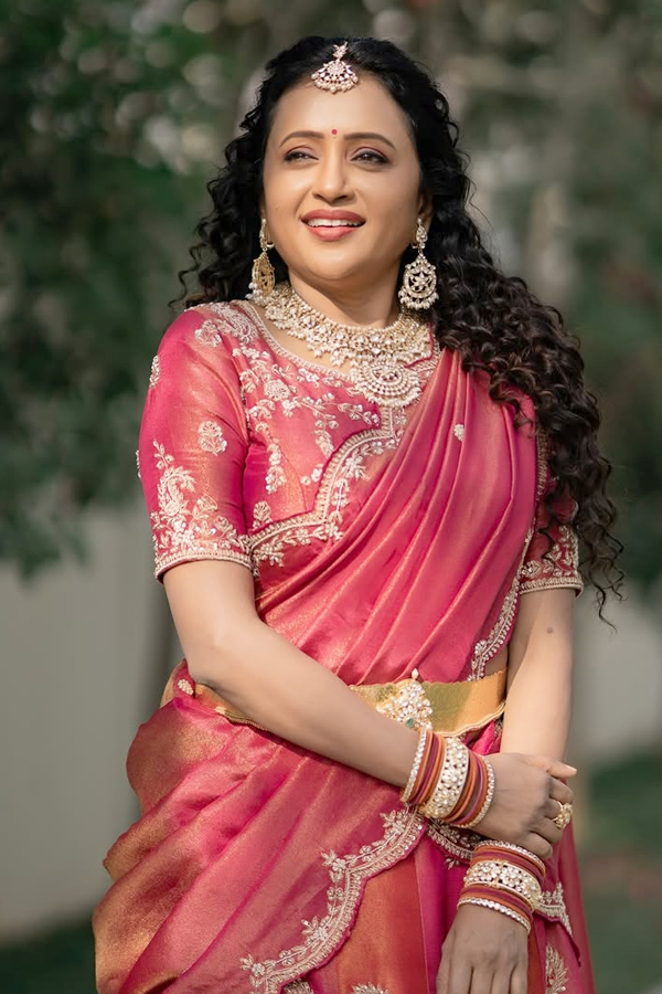 Anchor suma kanakala latest Beautiful saree photos 2
