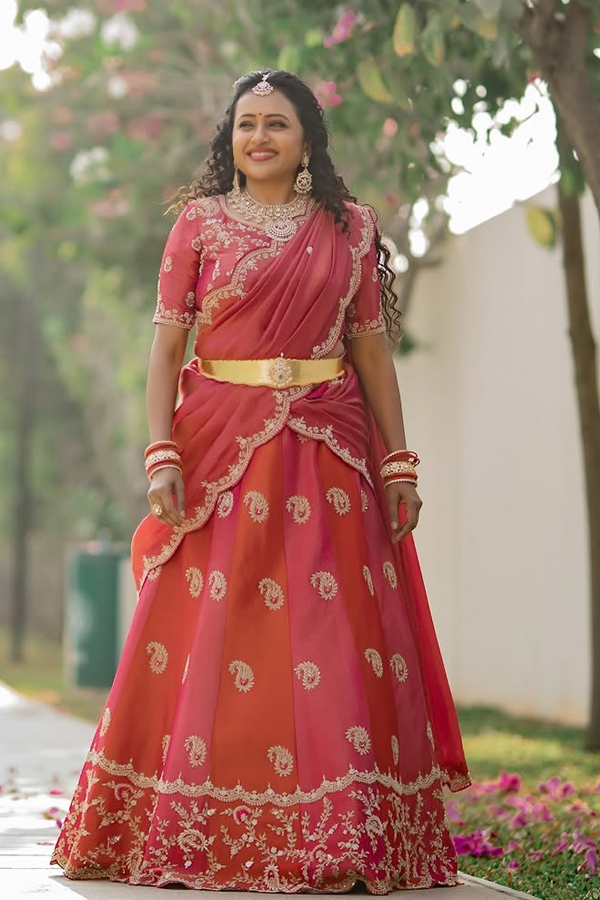 Anchor suma kanakala latest Beautiful saree photos 13