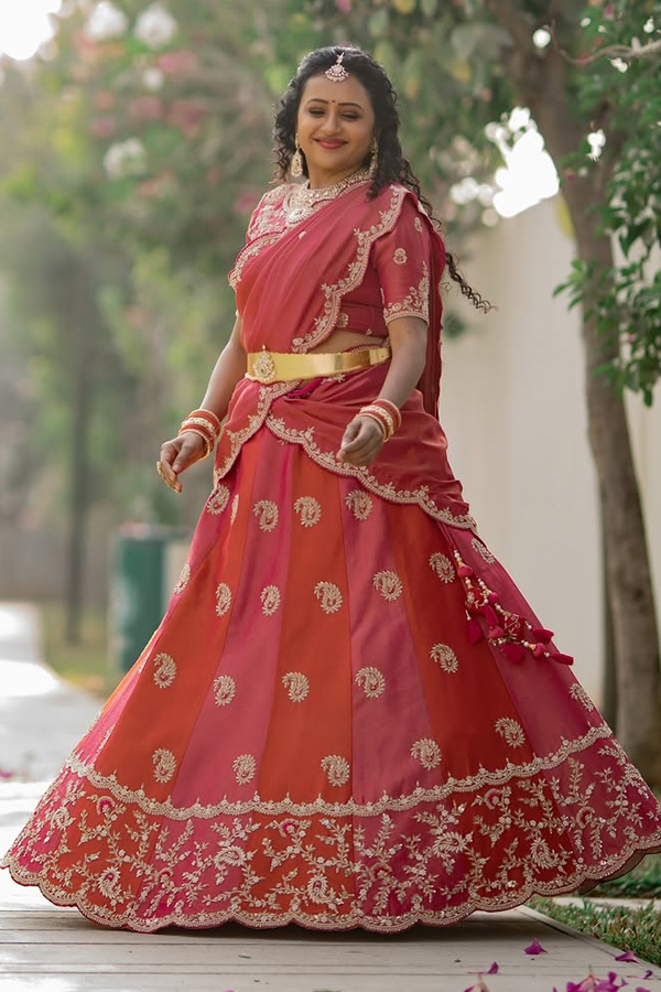 Anchor suma kanakala latest Beautiful saree photos 3