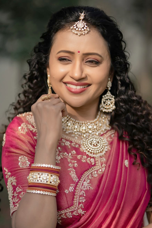 Anchor suma kanakala latest Beautiful saree photos 4