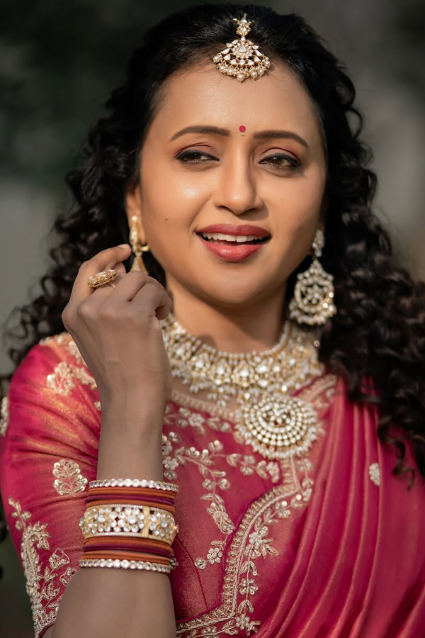 Anchor suma kanakala latest Beautiful saree photos 7