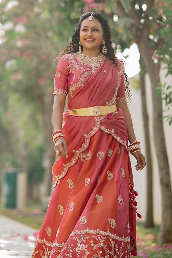 Anchor suma kanakala latest Beautiful saree photos 10