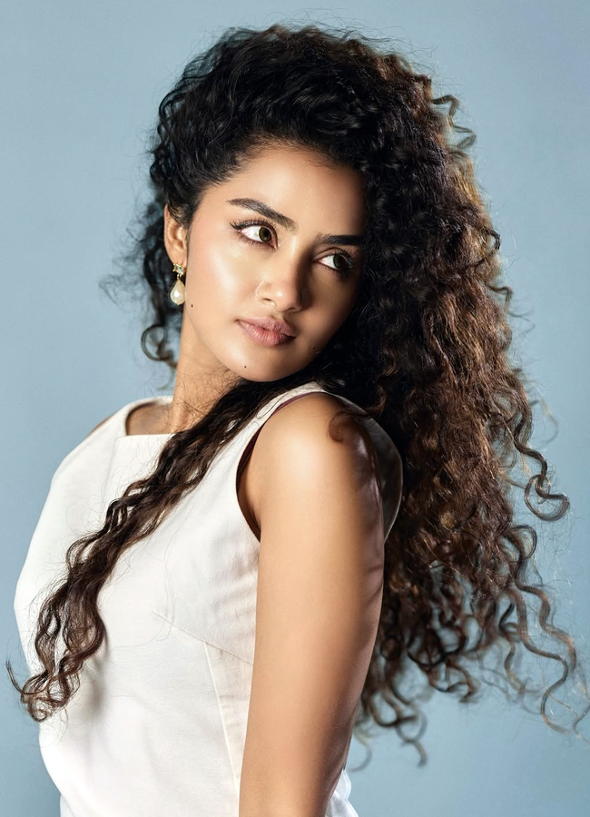 Anupama's glamorous show, captivating with her eyes (Photos)12