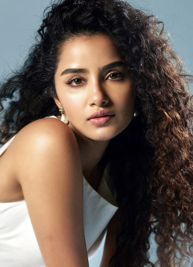 Anupama's glamorous show, captivating with her eyes (Photos)3