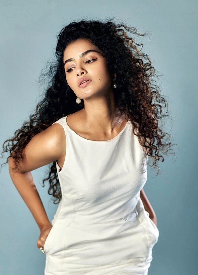 Anupama's glamorous show, captivating with her eyes (Photos)7