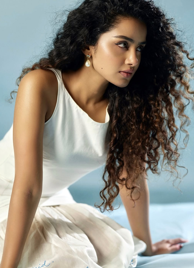 Anupama's glamorous show, captivating with her eyes (Photos)10