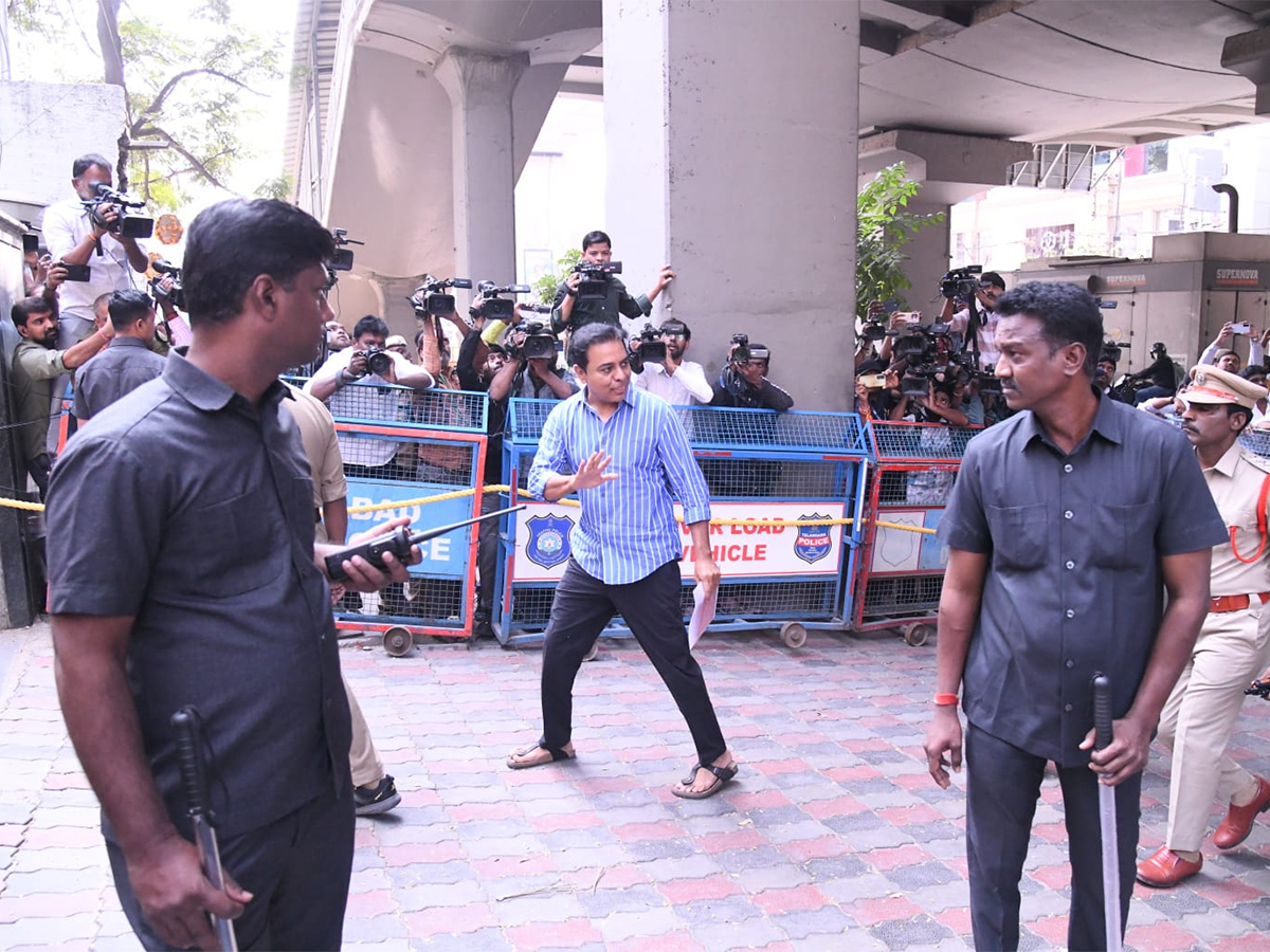 Phone Tapping Case KTR Reached To Jubliehills Police Station1