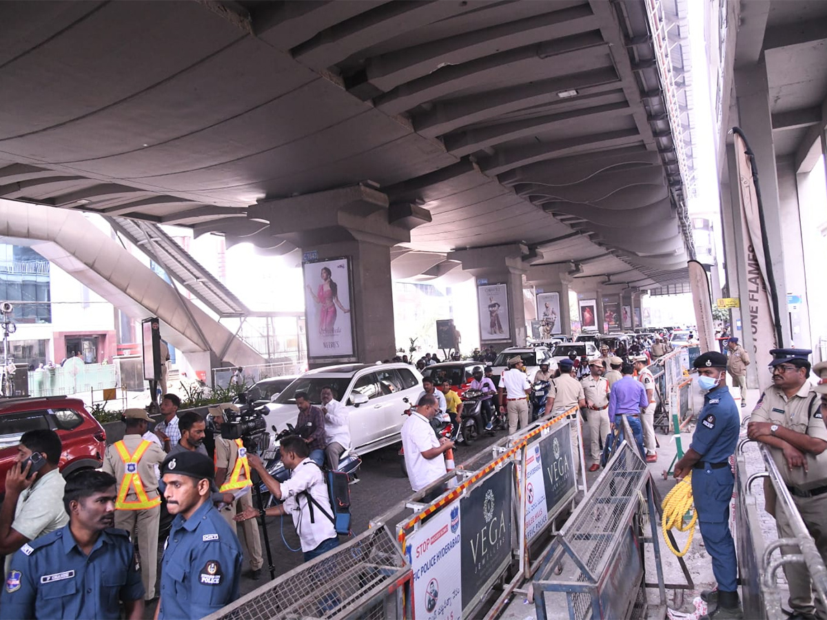 Phone Tapping Case KTR Reached To Jubliehills Police Station10