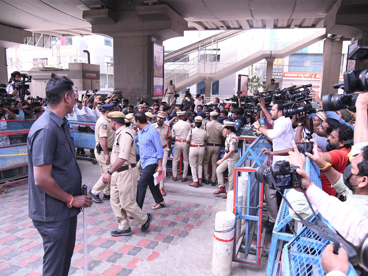 Phone Tapping Case KTR Reached To Jubliehills Police Station4