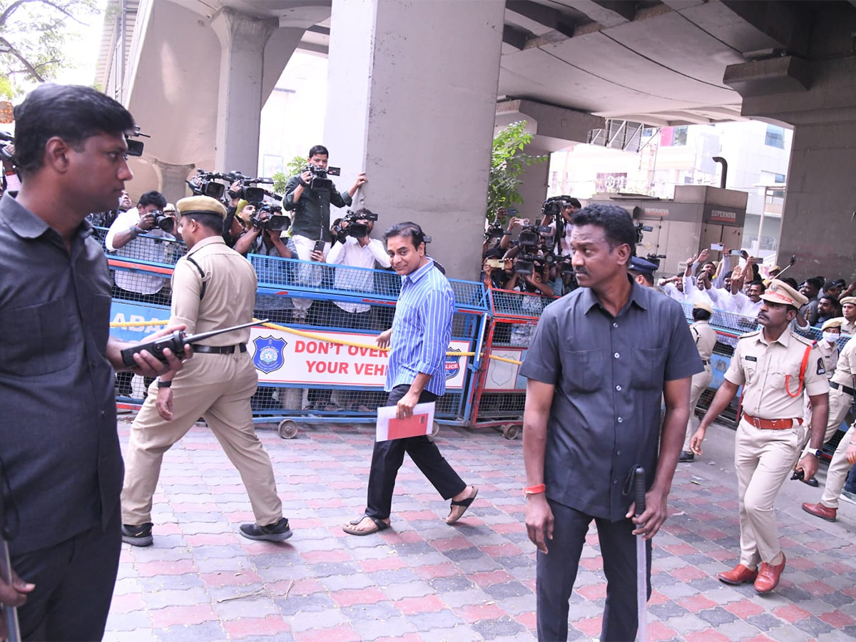 Phone Tapping Case KTR Reached To Jubliehills Police Station5