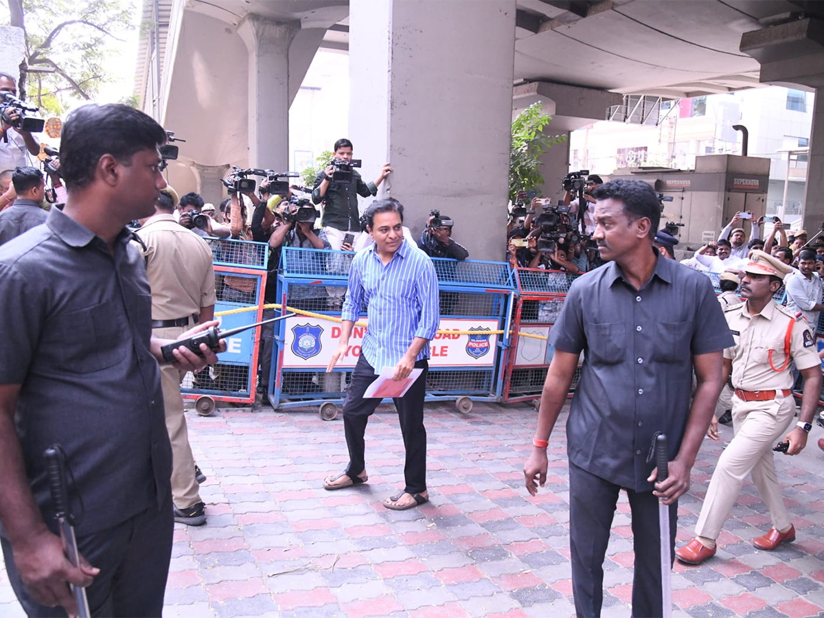 Phone Tapping Case KTR Reached To Jubliehills Police Station6