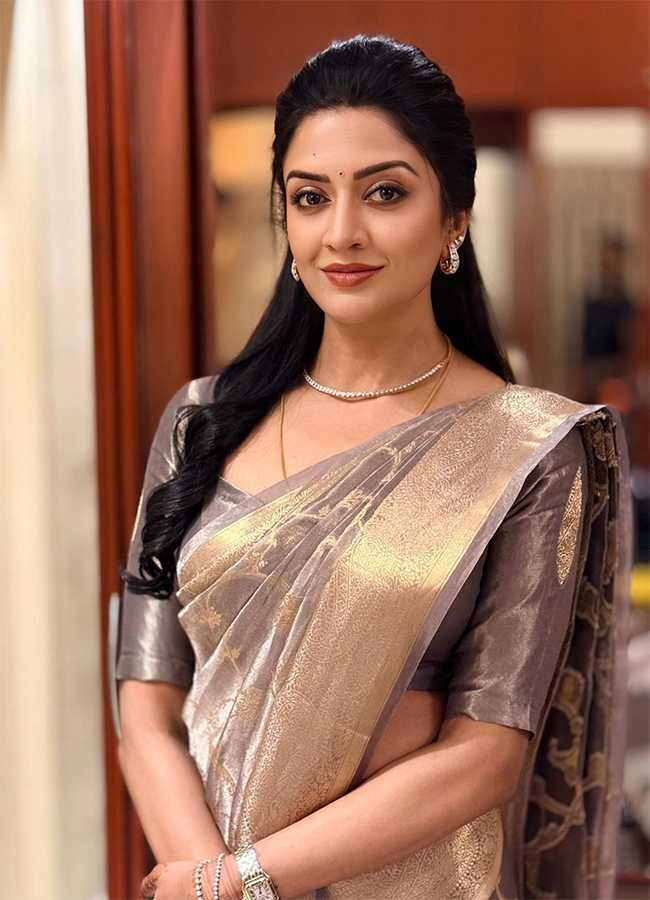 Tollywood Actress Vimala Raman Birthday Special Photos14