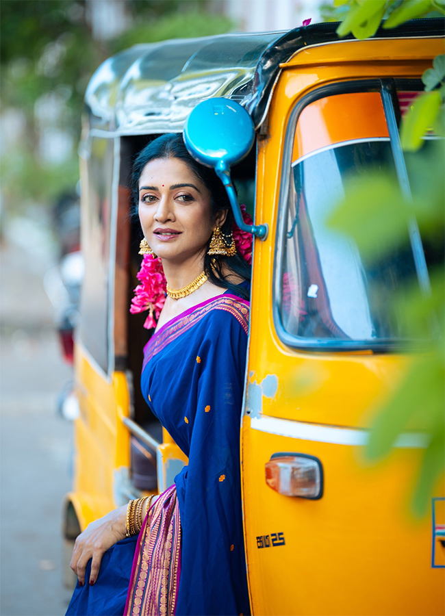 Tollywood Actress Vimala Raman Birthday Special Photos16