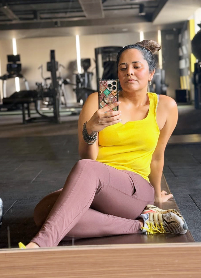 Anasuya working hard at the gym (Photos)2