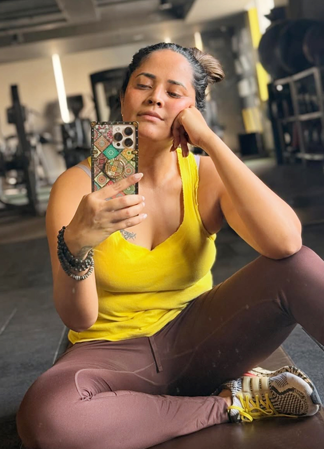 Anasuya working hard at the gym (Photos)3