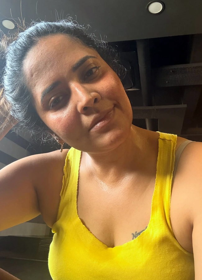 Anasuya working hard at the gym (Photos)5