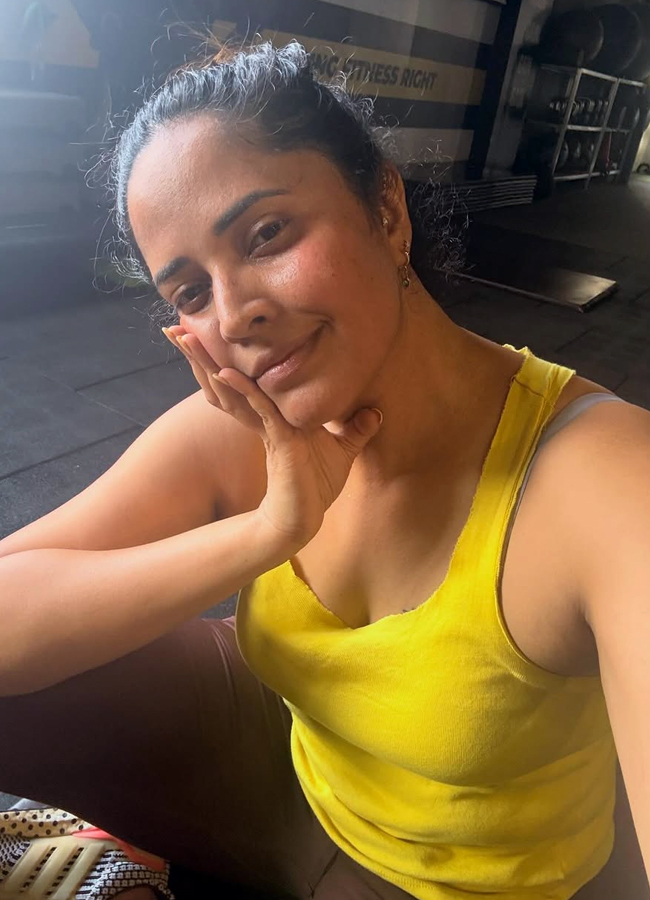 Anasuya working hard at the gym (Photos)7