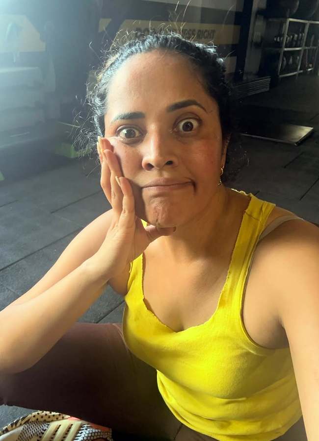 Anasuya working hard at the gym (Photos)9