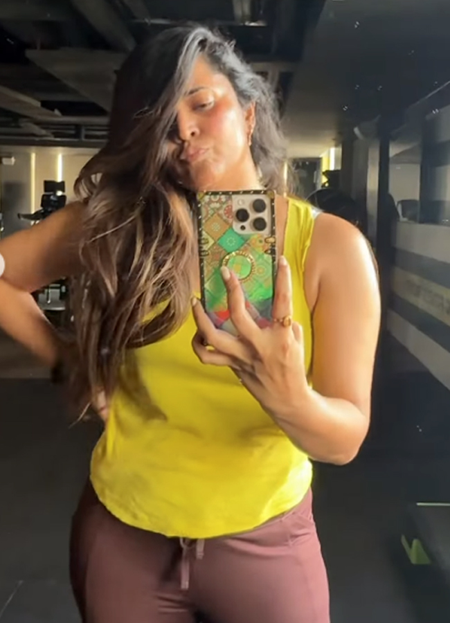Anasuya working hard at the gym (Photos)10