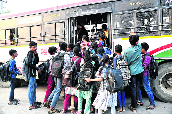 సరస్వతీ నమస్తుభ్యం
4