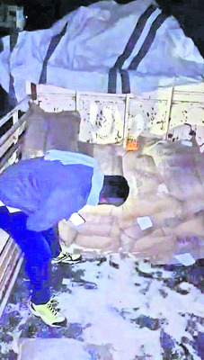 ఆగని రేషన్‌ బియ్యం రవాణా 2