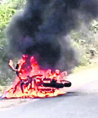 ఎలక్ట్రిక్‌ స్కూటర్‌ దగ్ధం  
1