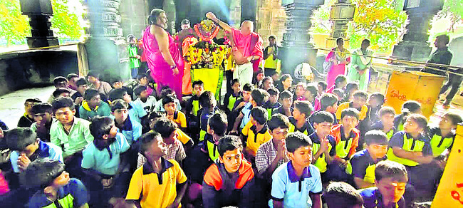 సరస్వతీదేవిగా  రుద్రేశ్వరి అమ్మవారు2