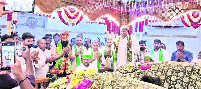 జనసంద్రమైన జాన్‌పహాడ్‌1