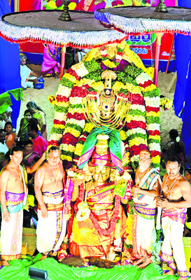 గరుడునిపై ఘనశ్యాముడు 1