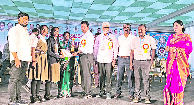 దరఖాస్తుల ఆహ్వానం 
2