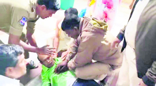 బాసరలో భక్తుల అస్వస్థత1