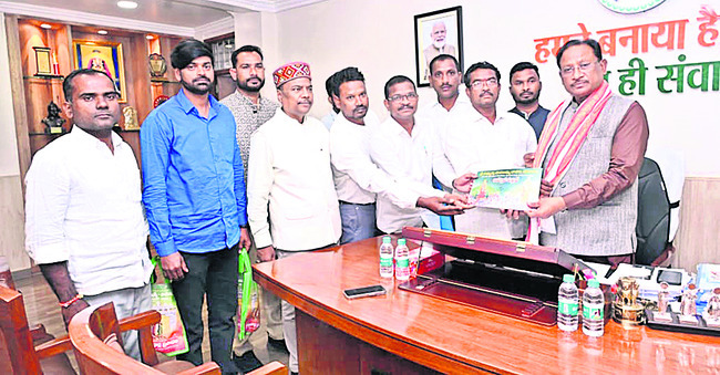 ఛత్తీస్‌గఢ్‌ సీఎంకు ఆహ్వానం1