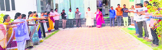 శ్రీశైలాలయానికి బంగారు తాళిబొట్లు  1