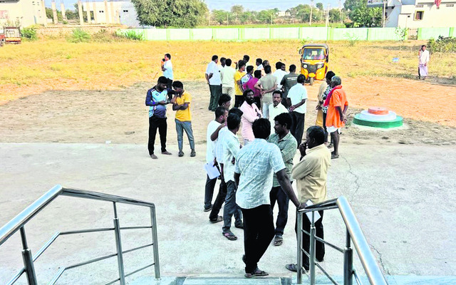 ఆటో బోల్తా .. మహిళ మృతి 
1