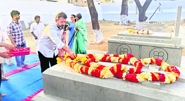 ఘనంగా డాక్టర్‌ ఈసీ గంగిరెడ్డి జయంతి 1