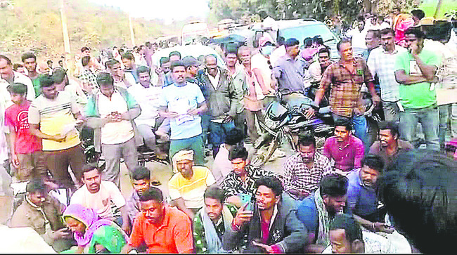 ఊరంతా కదలివచ్చి.. 1