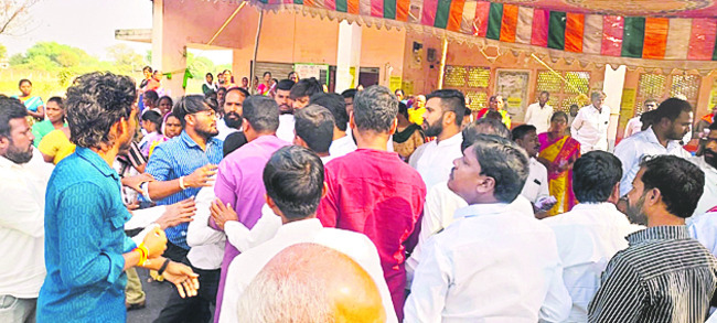 ‘ఉపాధి’ రద్దుకు కేంద్రం కుట్ర 1