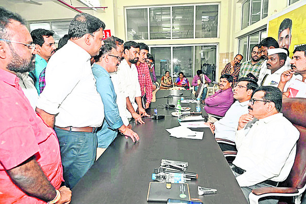 ఆలకించండి.. ఆదుకోండి1