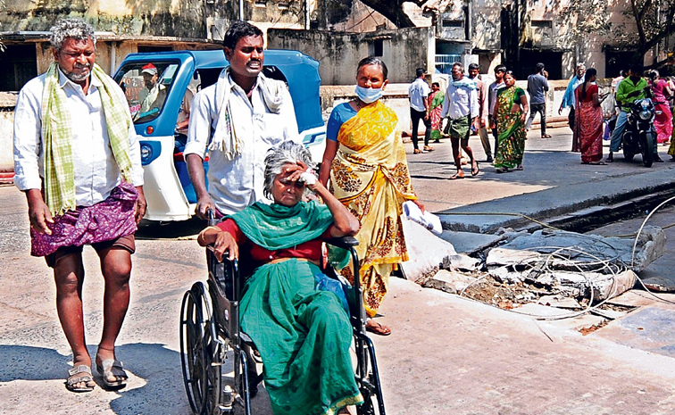 Hardships of patient assistants... Hospitalization Photos2