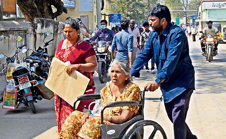 Hardships of patient assistants... Hospitalization Photos11