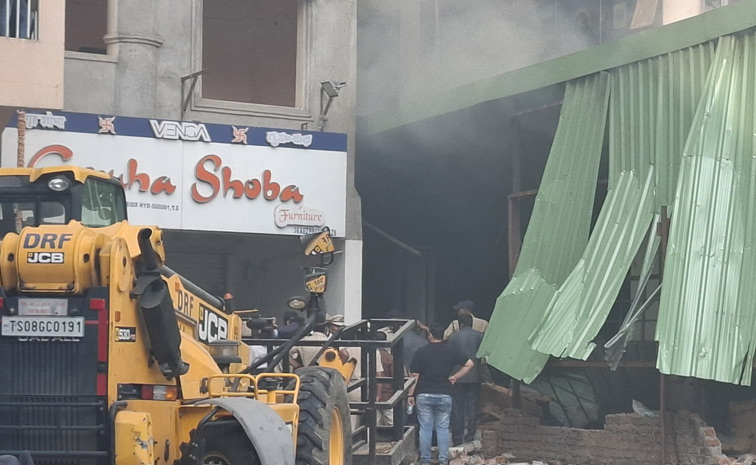 Massive Fire Accident in Furniture Shop at Nampally Photos14