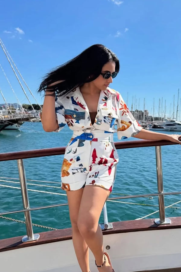 OG Movie Actress Priyanka Mohan Enjoying Foreign Trip Photos3