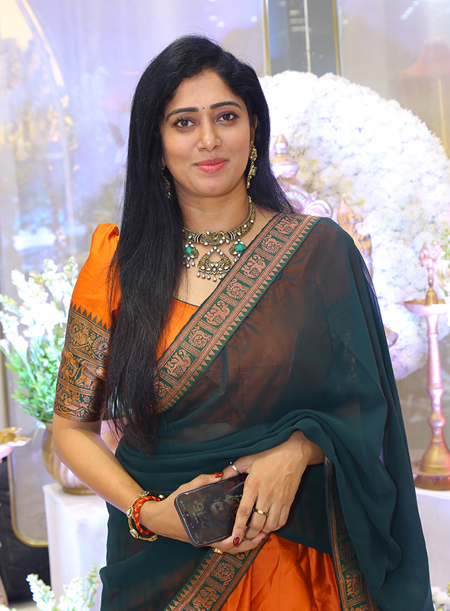 జూబ్లీహిల్స్‌లో సినీనటి ఐశ్వర్య రాజేష్‌ సందడి (ఫోటోలు) | Tollywood ...