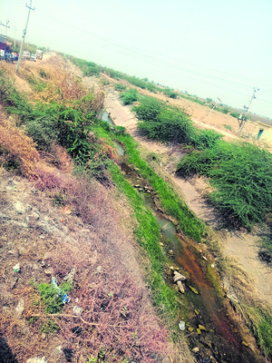 కాలువలు వెలవెల.. కార్మికులు విలవిల3