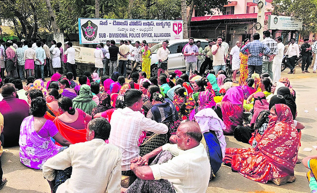 ఆళ్లగడ్డ డీఎస్పీ కార్యాలయం ముట్టడి1