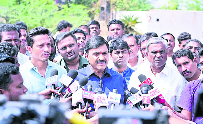 రీల్స్‌ చేసే వారు ఇంటిని కాలుస్తారా? 1