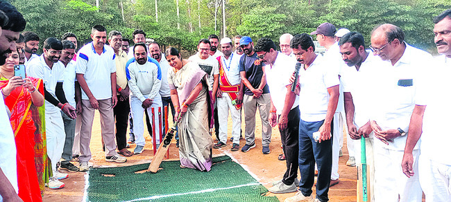 బీర్‌పూర్‌ నృసింహాలయంలో జిల్లా జడ్జిల పూజలు1