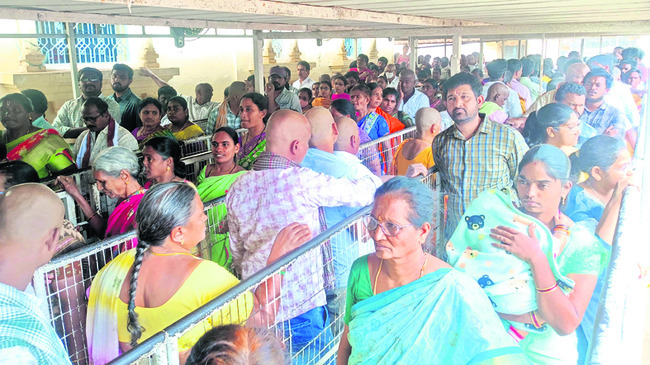 వైభవం.. శోభనాచలుని గరుడోత్సవం  2